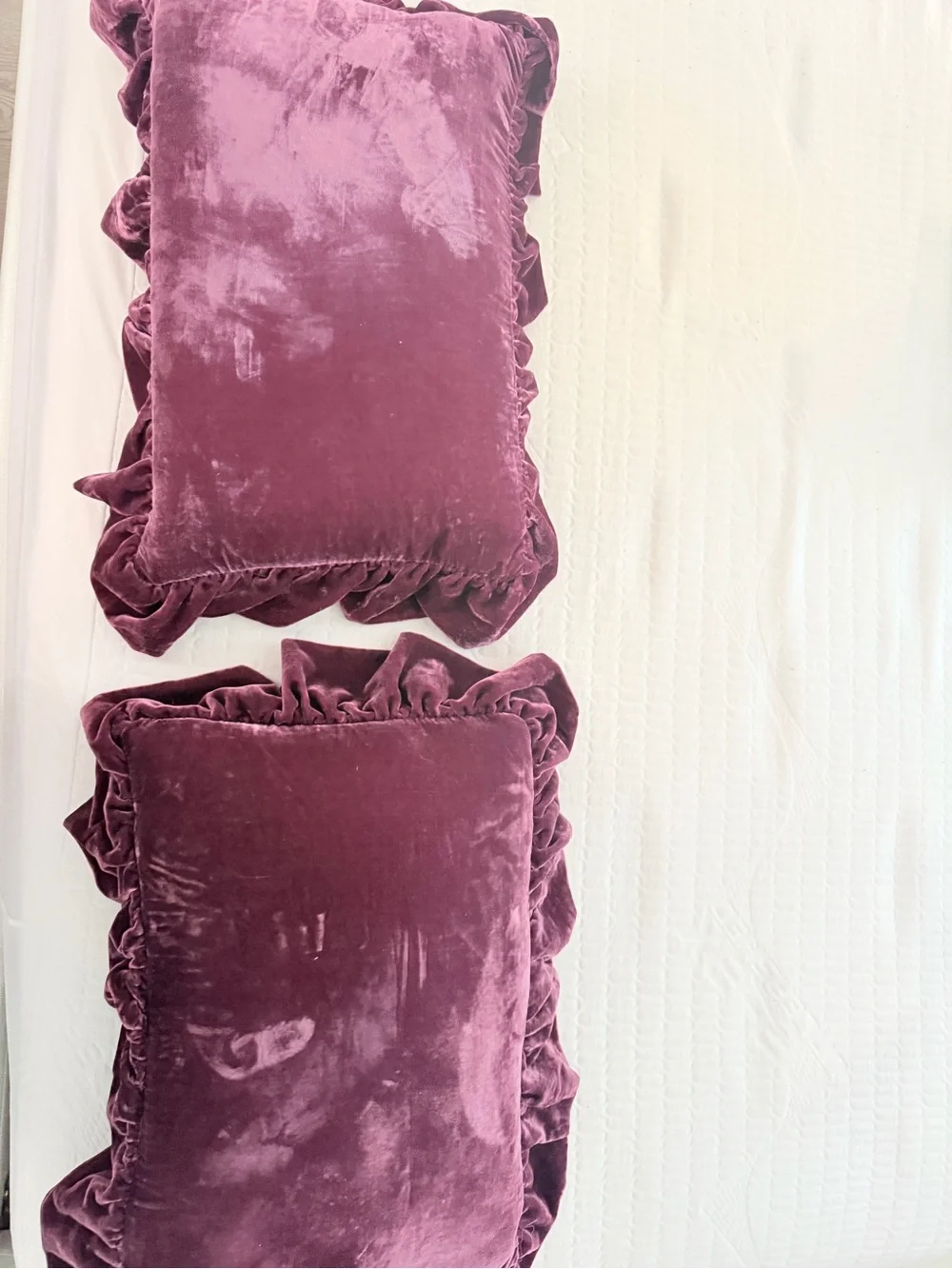 Plush Velvet Ruffled Throw Pillow - Mauve